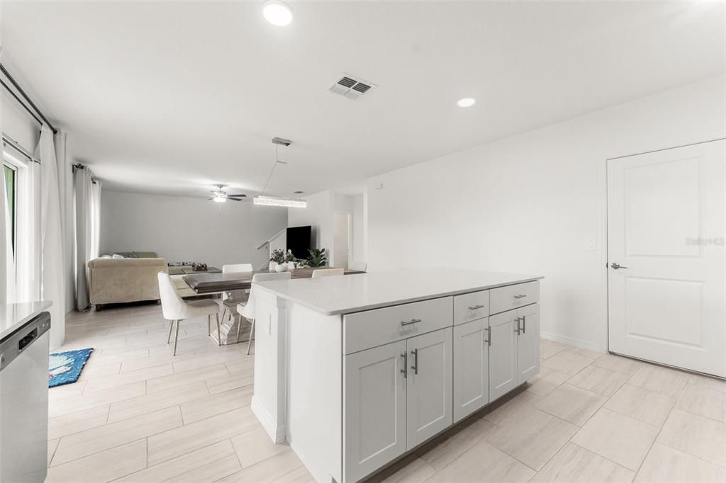 En Venta: $424,900 (4 camas, 2 baños, 2633 Pies cuadrados)