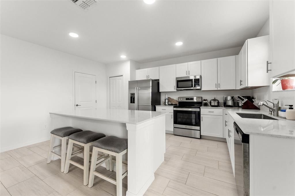 En Venta: $424,900 (4 camas, 2 baños, 2633 Pies cuadrados)