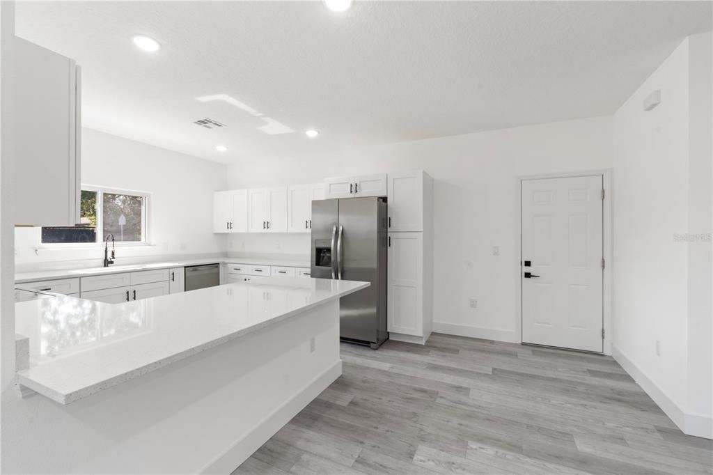 На продажу: $440,000 (3 спален, 2 ванн, 1470 Квадратных фут)