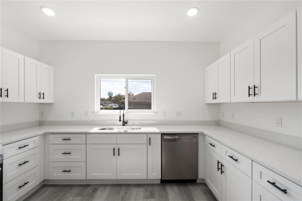 На продажу: $440,000 (3 спален, 2 ванн, 1470 Квадратных фут)