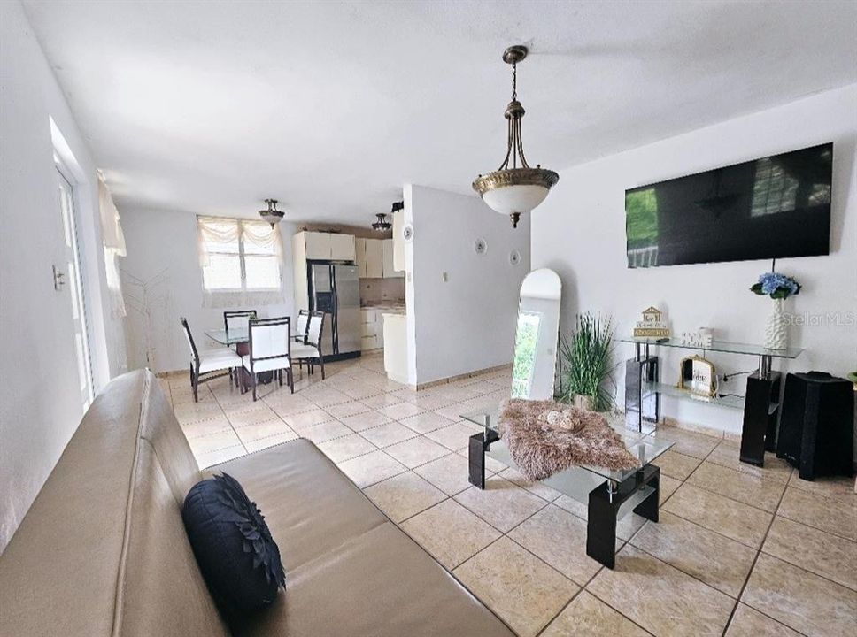 En Venta: $260,000 (3 camas, 2 baños, 1260 Pies cuadrados)