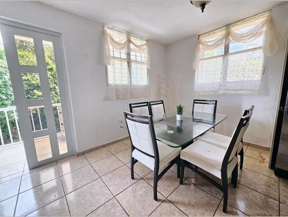 En Venta: $260,000 (3 camas, 2 baños, 1260 Pies cuadrados)