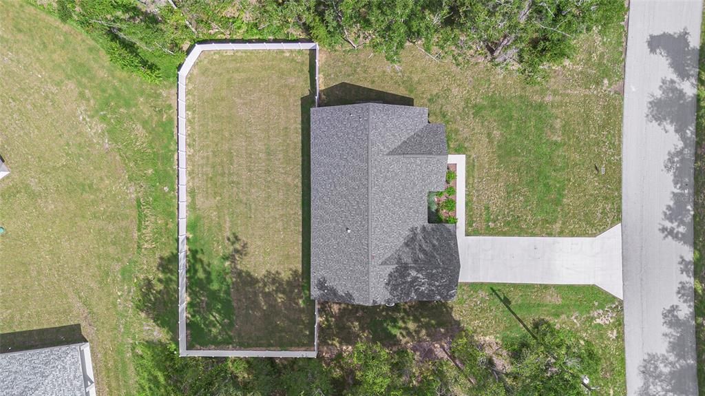 合同活跃: $327,800 (3 贝兹, 2 浴室, 1832 平方英尺)