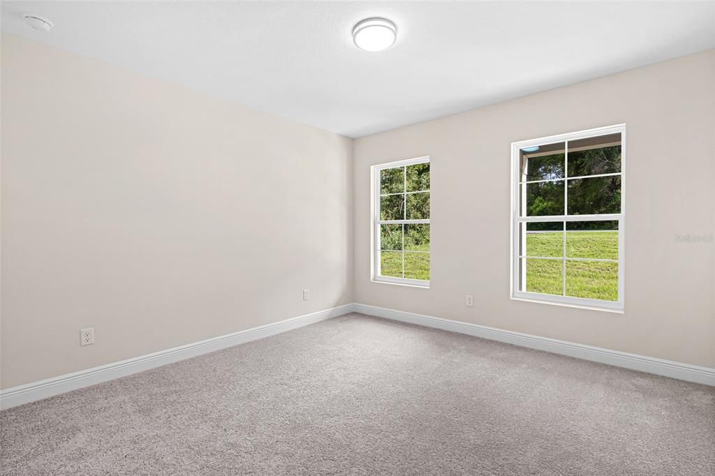 合同活跃: $327,800 (3 贝兹, 2 浴室, 1832 平方英尺)