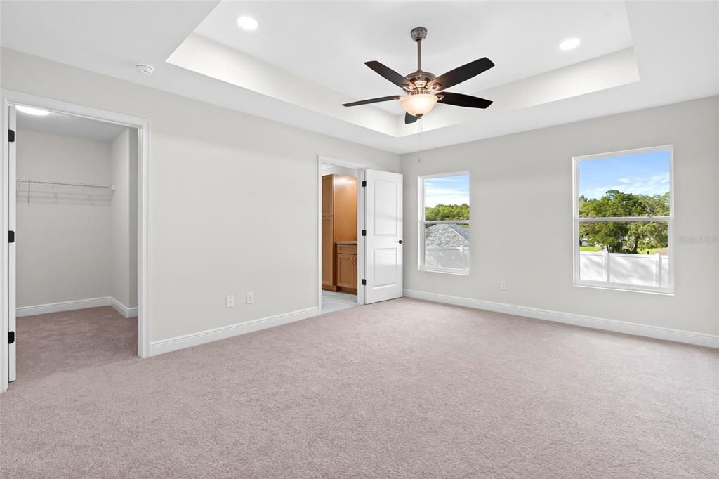 合同活跃: $327,800 (3 贝兹, 2 浴室, 1832 平方英尺)