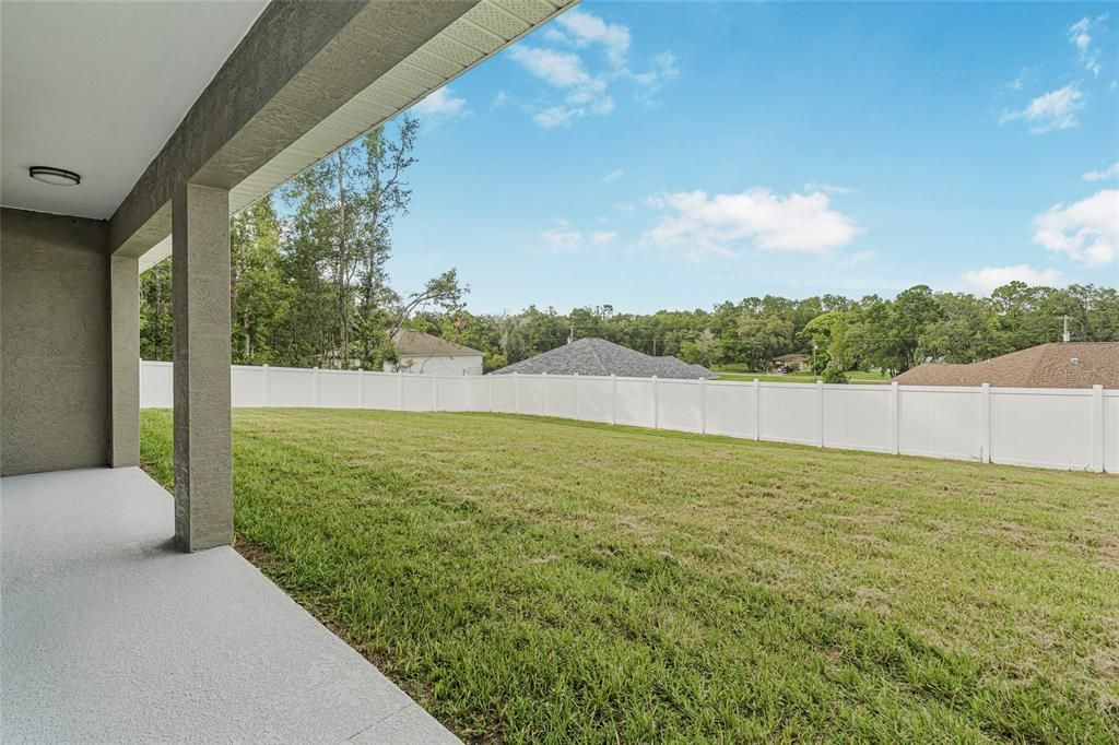 合同活跃: $327,800 (3 贝兹, 2 浴室, 1832 平方英尺)