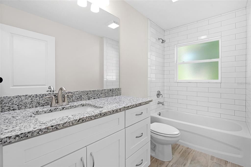 合同活跃: $327,800 (3 贝兹, 2 浴室, 1832 平方英尺)