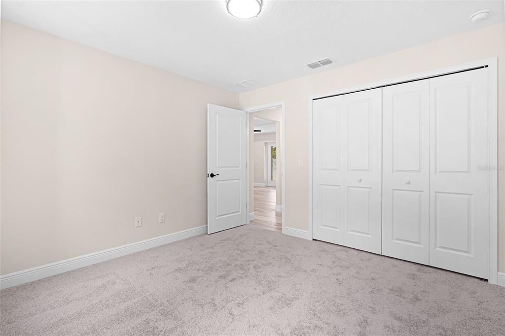 合同活跃: $327,800 (3 贝兹, 2 浴室, 1832 平方英尺)