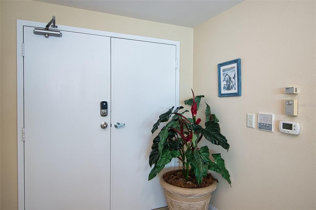 待售: $1,950,000 (3 贝兹, 2 浴室, 1942 平方英尺)