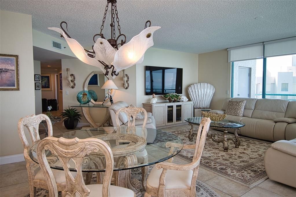 待售: $1,950,000 (3 贝兹, 2 浴室, 1942 平方英尺)