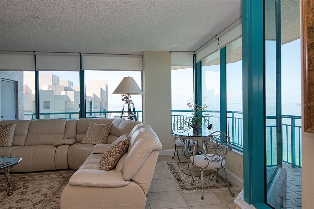 待售: $1,950,000 (3 贝兹, 2 浴室, 1942 平方英尺)