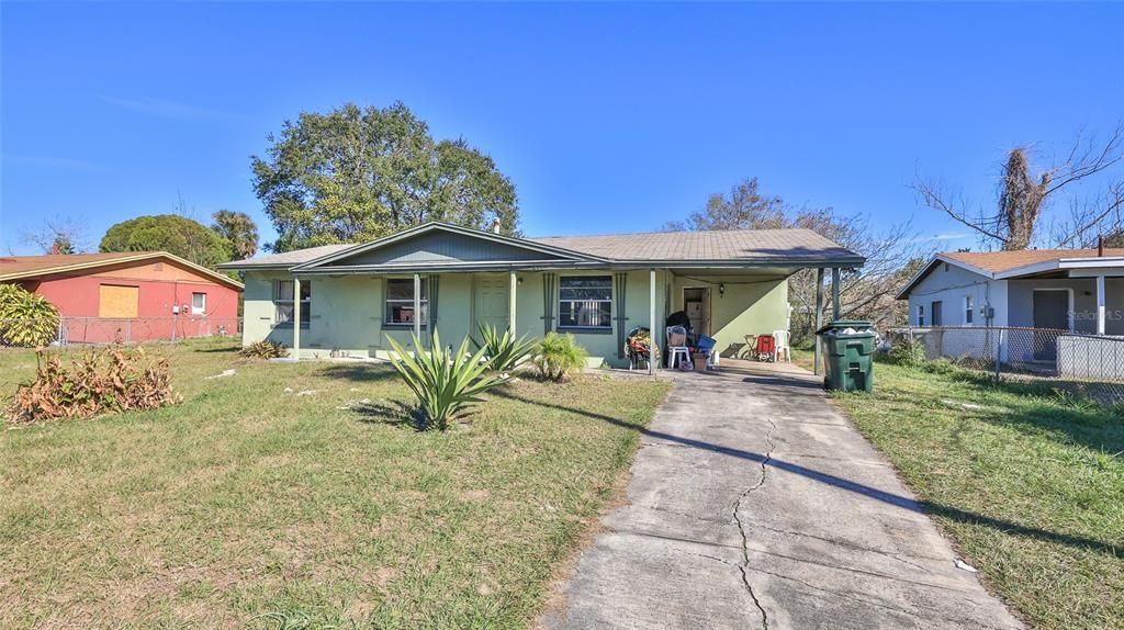 Activo con contrato: $155,000 (3 camas, 1 baños, 975 Pies cuadrados)