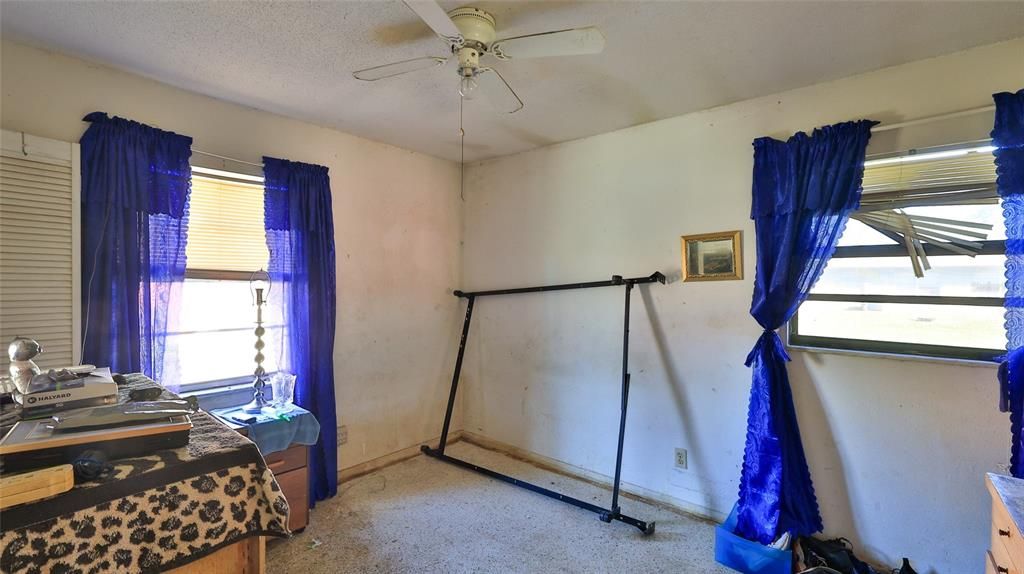 Activo con contrato: $155,000 (3 camas, 1 baños, 975 Pies cuadrados)