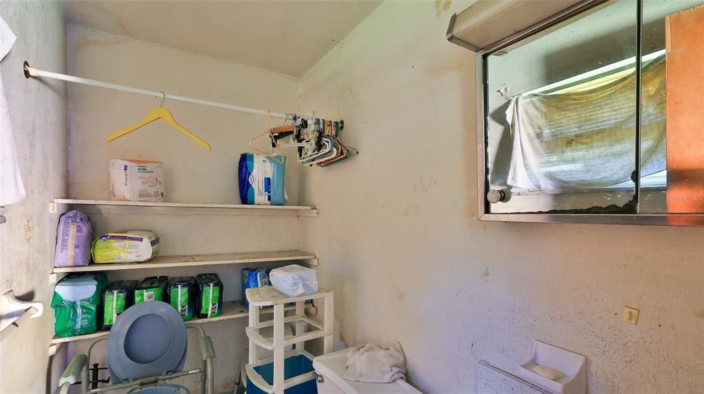 Activo con contrato: $155,000 (3 camas, 1 baños, 975 Pies cuadrados)