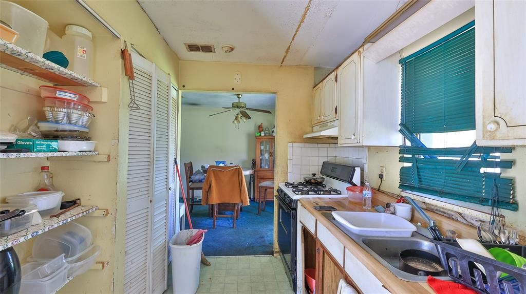 Activo con contrato: $155,000 (3 camas, 1 baños, 975 Pies cuadrados)