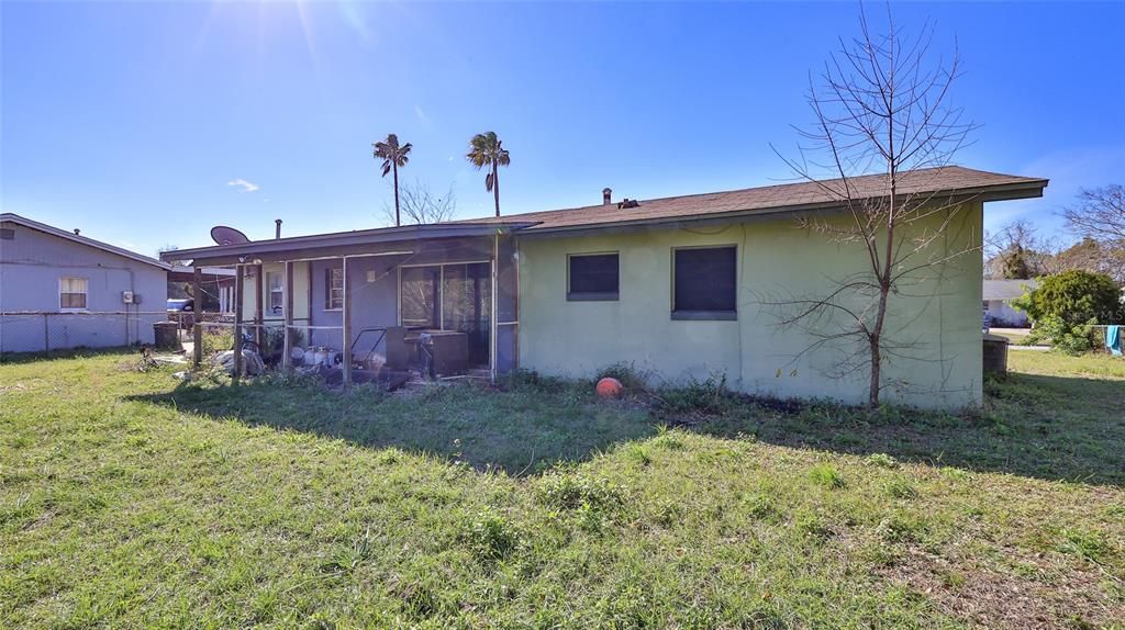 Activo con contrato: $155,000 (3 camas, 1 baños, 975 Pies cuadrados)