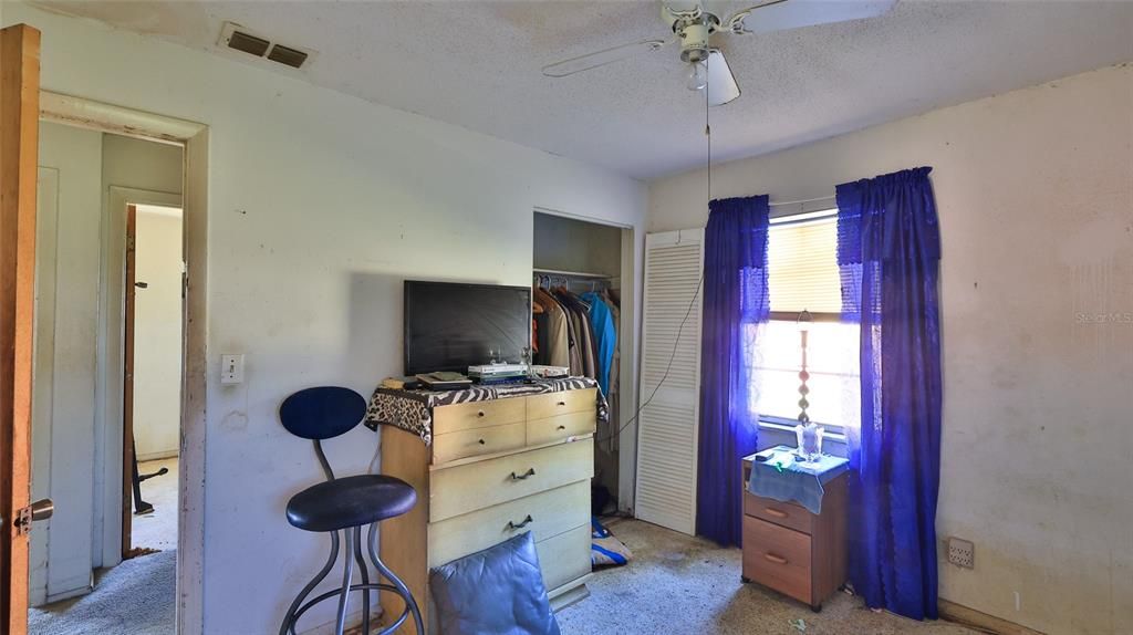 Activo con contrato: $155,000 (3 camas, 1 baños, 975 Pies cuadrados)