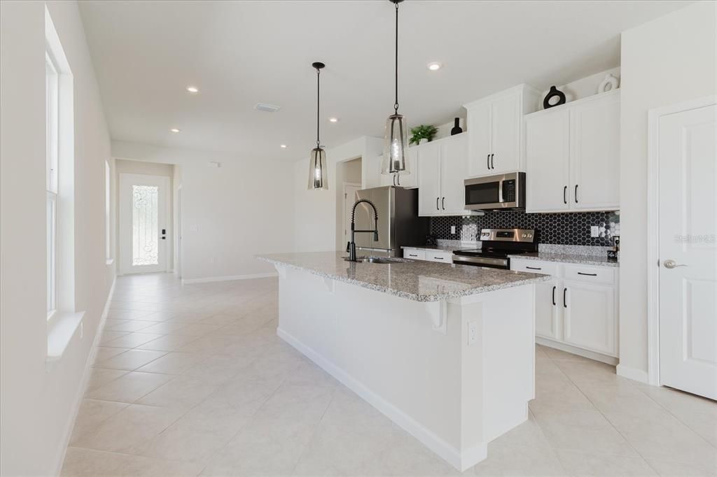 Activo con contrato: $350,000 (3 camas, 2 baños, 1500 Pies cuadrados)