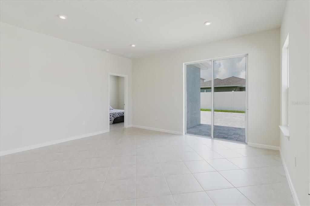 Activo con contrato: $350,000 (3 camas, 2 baños, 1500 Pies cuadrados)