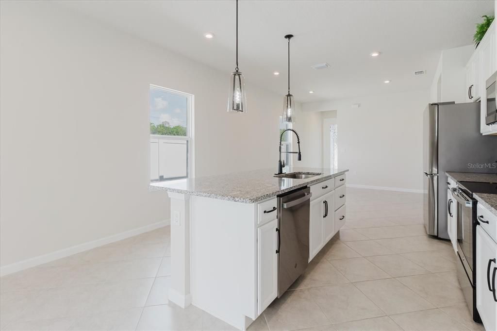 Activo con contrato: $350,000 (3 camas, 2 baños, 1500 Pies cuadrados)