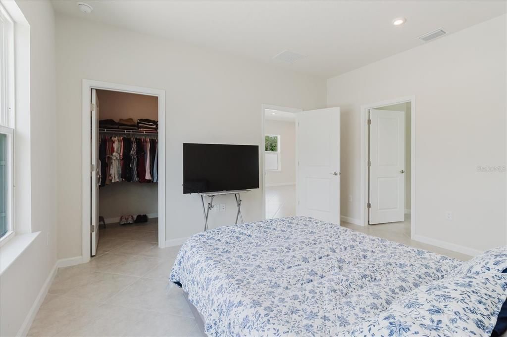 Activo con contrato: $350,000 (3 camas, 2 baños, 1500 Pies cuadrados)