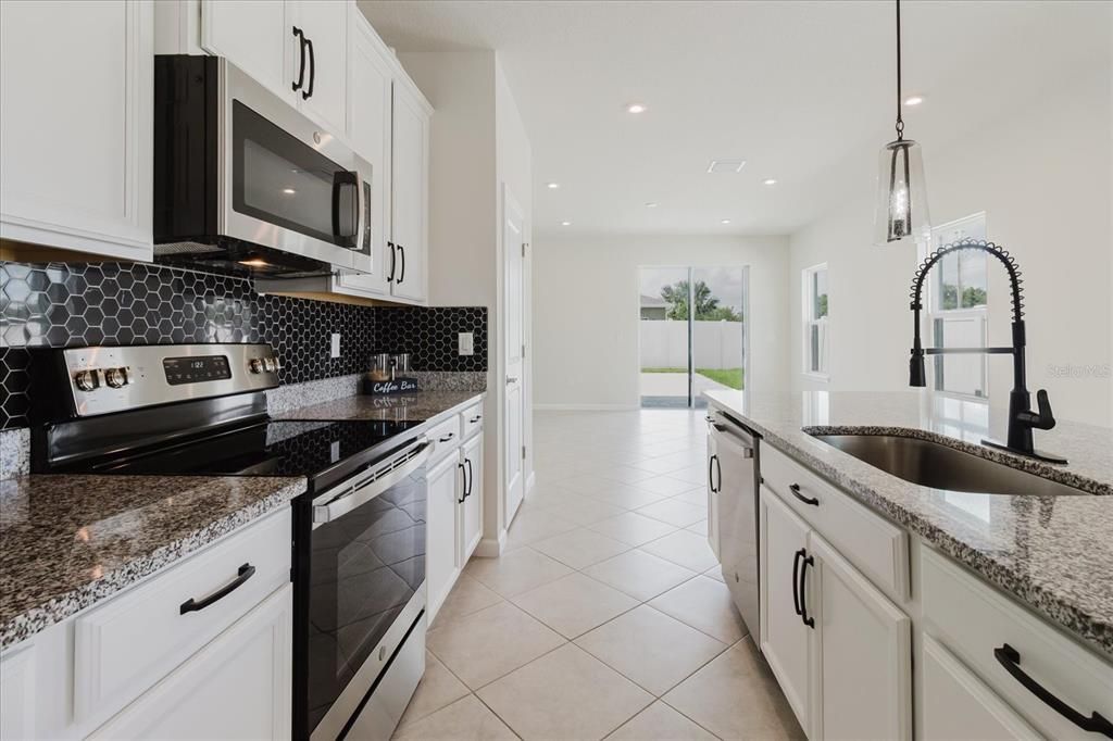 Activo con contrato: $350,000 (3 camas, 2 baños, 1500 Pies cuadrados)