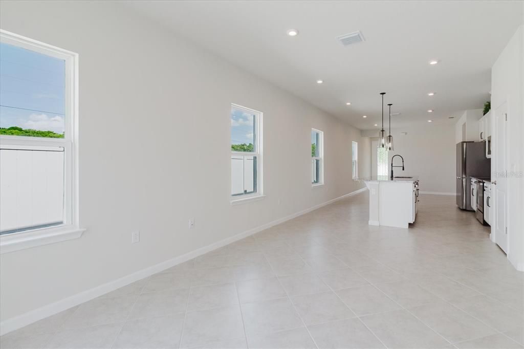 Activo con contrato: $350,000 (3 camas, 2 baños, 1500 Pies cuadrados)