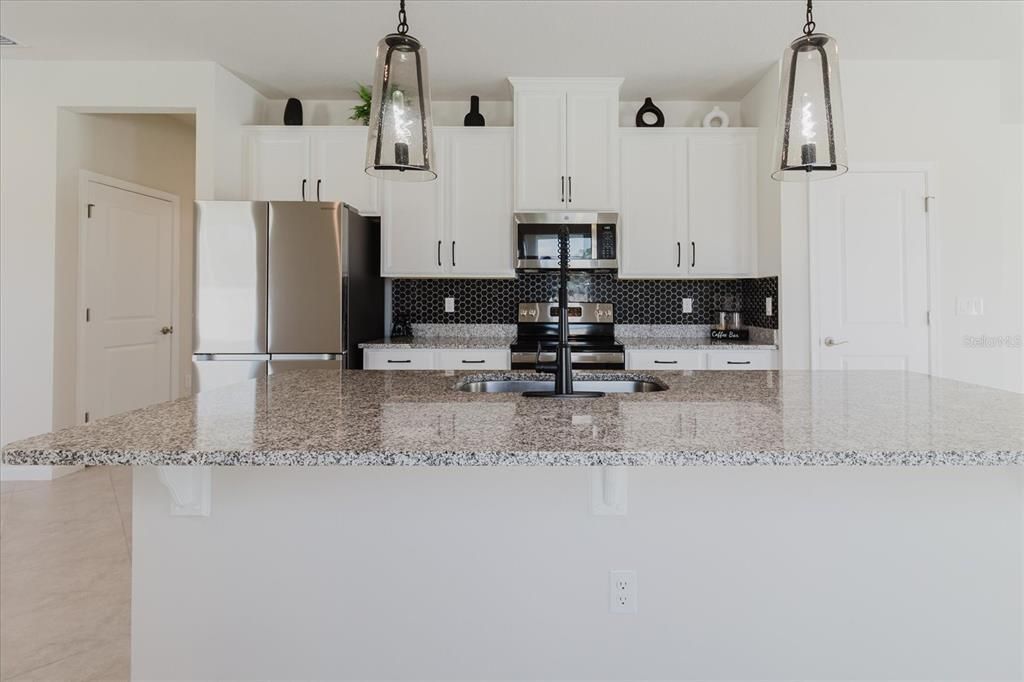 Activo con contrato: $350,000 (3 camas, 2 baños, 1500 Pies cuadrados)