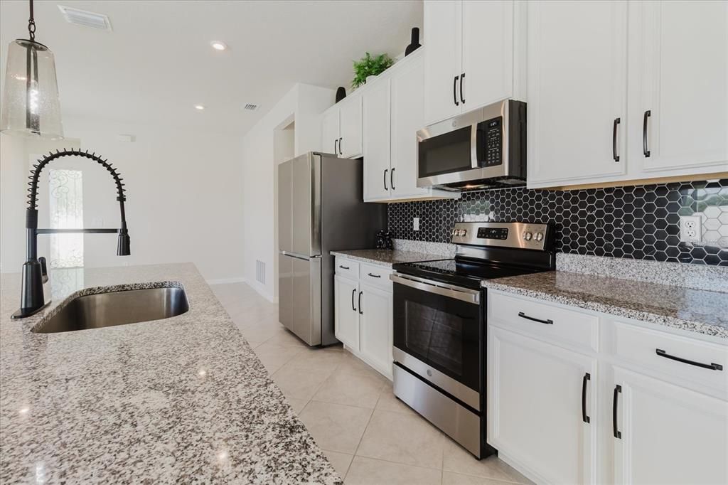 Activo con contrato: $350,000 (3 camas, 2 baños, 1500 Pies cuadrados)