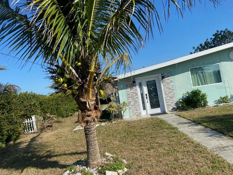 Active With Contract: $350,000 (3 beds, 1 baths, 874 Square Feet)