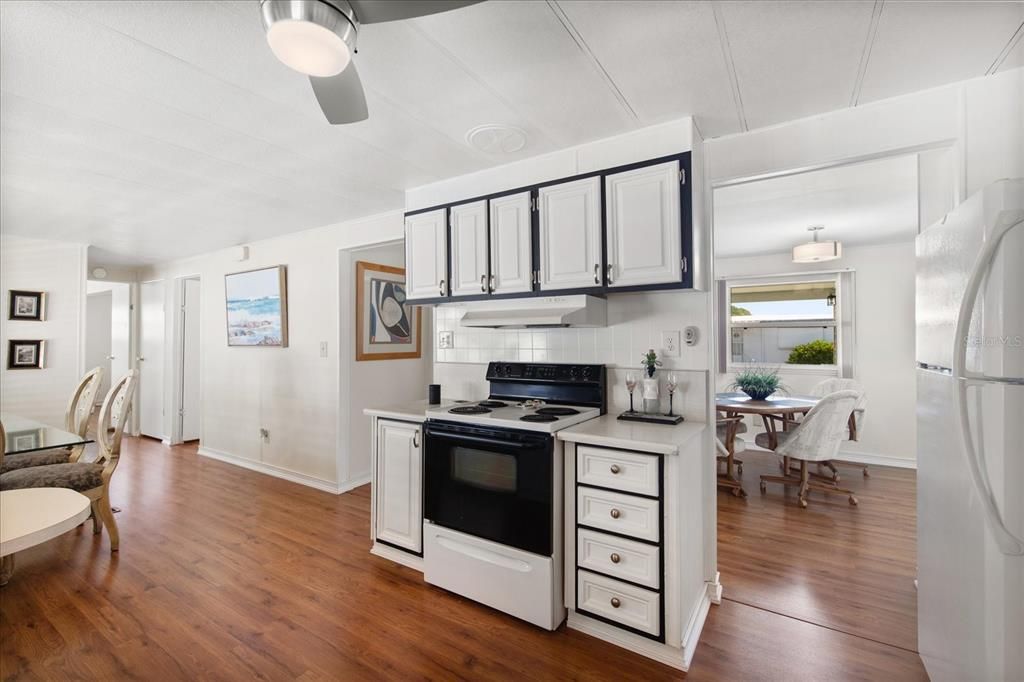 合同活跃: $165,000 (2 贝兹, 2 浴室, 1344 平方英尺)