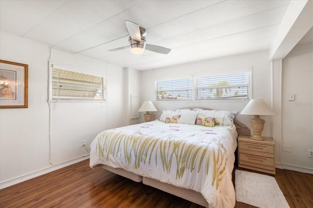 合同活跃: $165,000 (2 贝兹, 2 浴室, 1344 平方英尺)