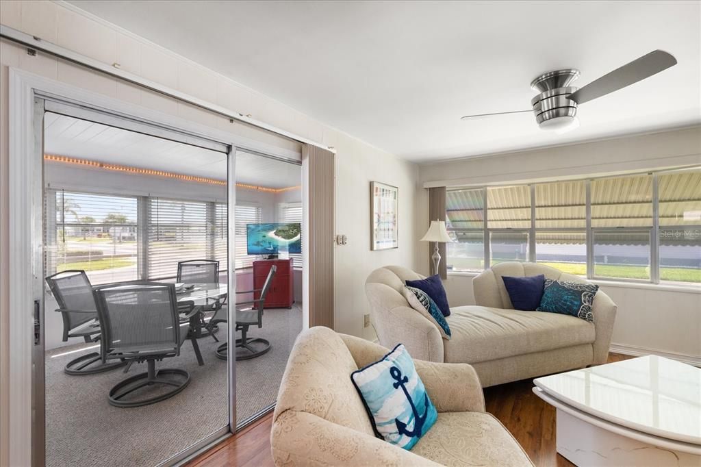 合同活跃: $165,000 (2 贝兹, 2 浴室, 1344 平方英尺)