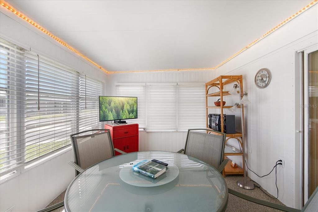 合同活跃: $165,000 (2 贝兹, 2 浴室, 1344 平方英尺)