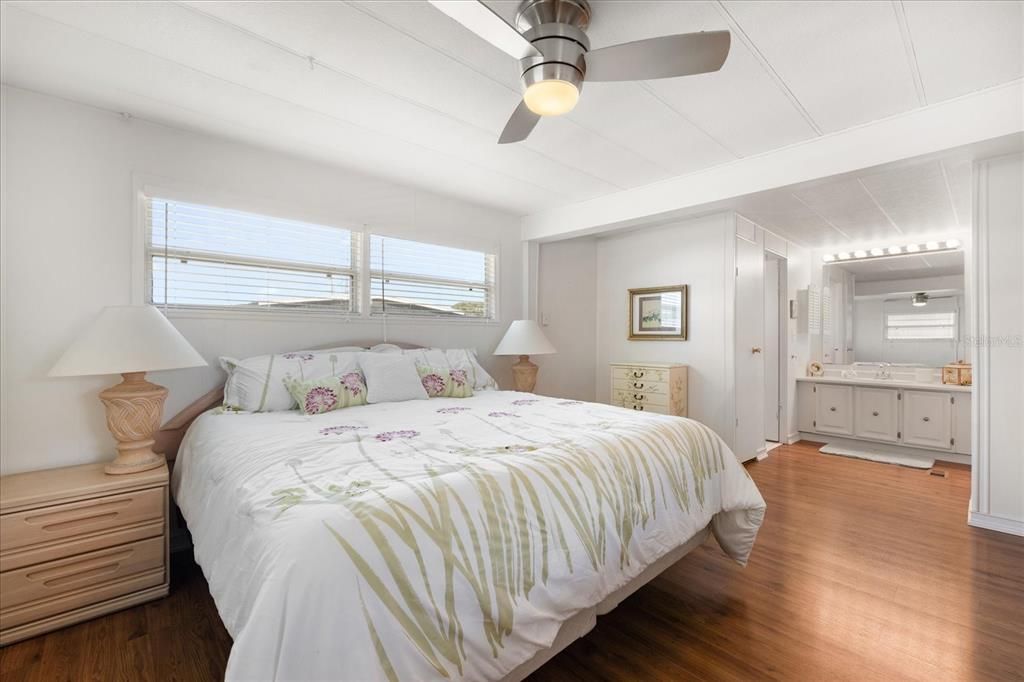 合同活跃: $165,000 (2 贝兹, 2 浴室, 1344 平方英尺)