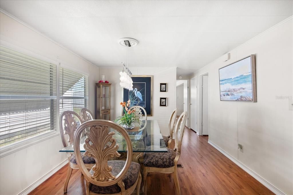 合同活跃: $165,000 (2 贝兹, 2 浴室, 1344 平方英尺)