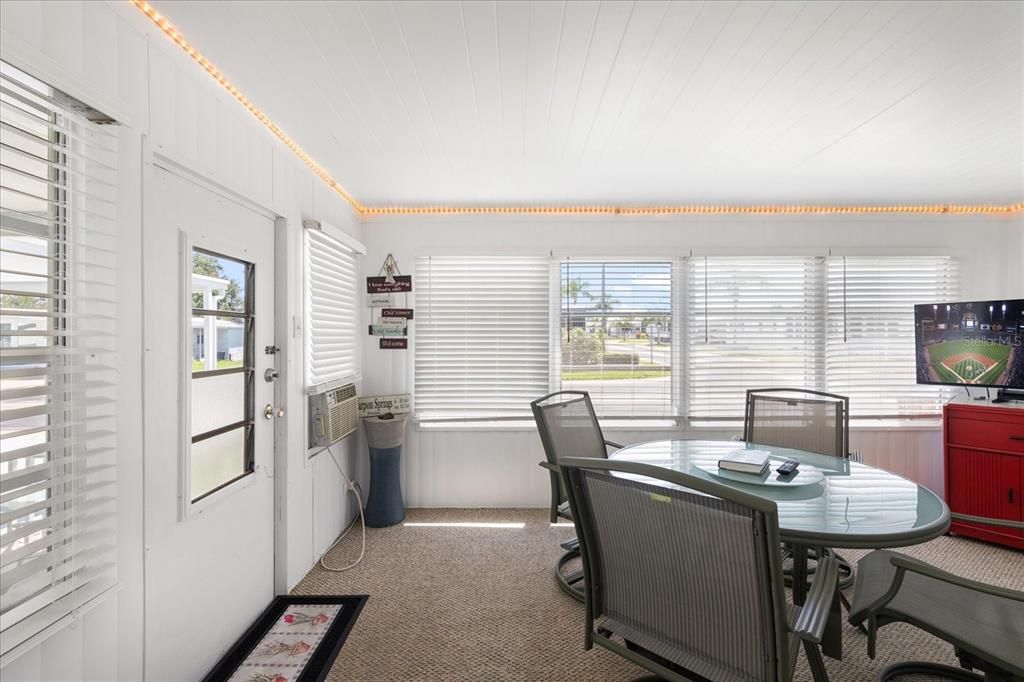 合同活跃: $165,000 (2 贝兹, 2 浴室, 1344 平方英尺)