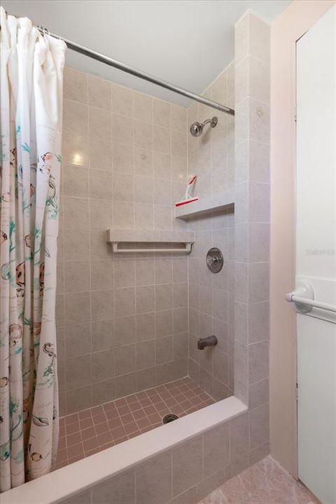 合同活跃: $165,000 (2 贝兹, 2 浴室, 1344 平方英尺)