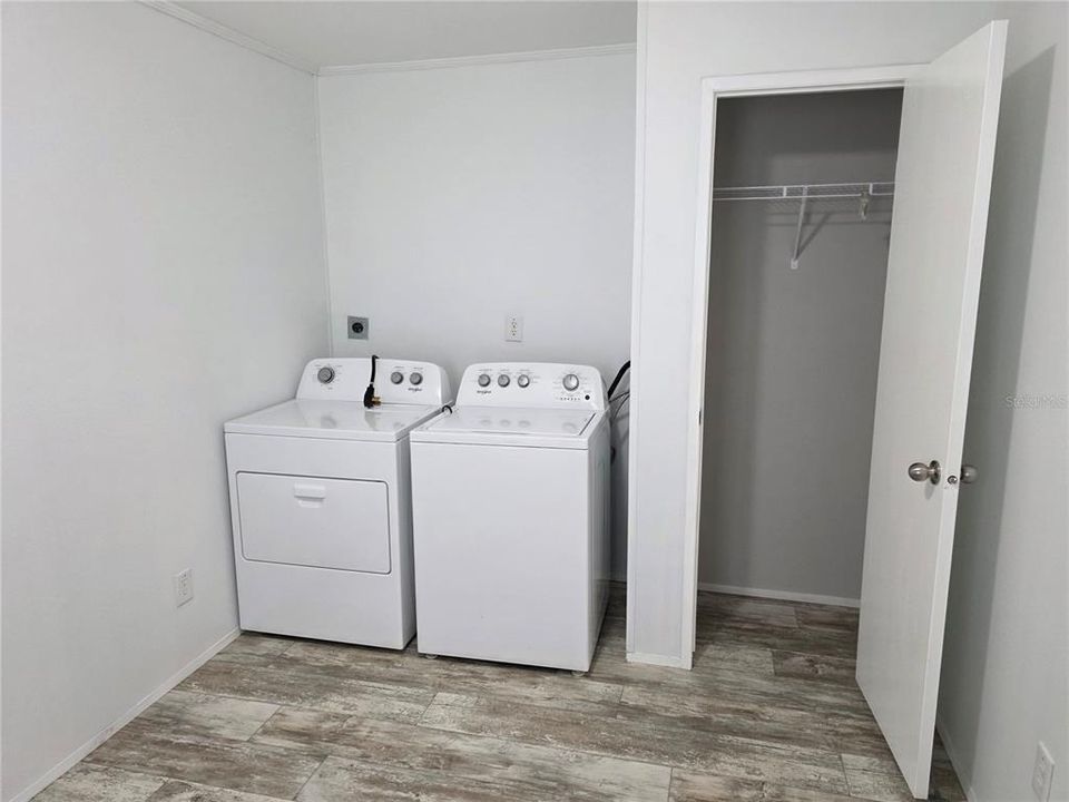 For Sale: $69,999 (1 beds, 1 baths, 427 Square Feet)