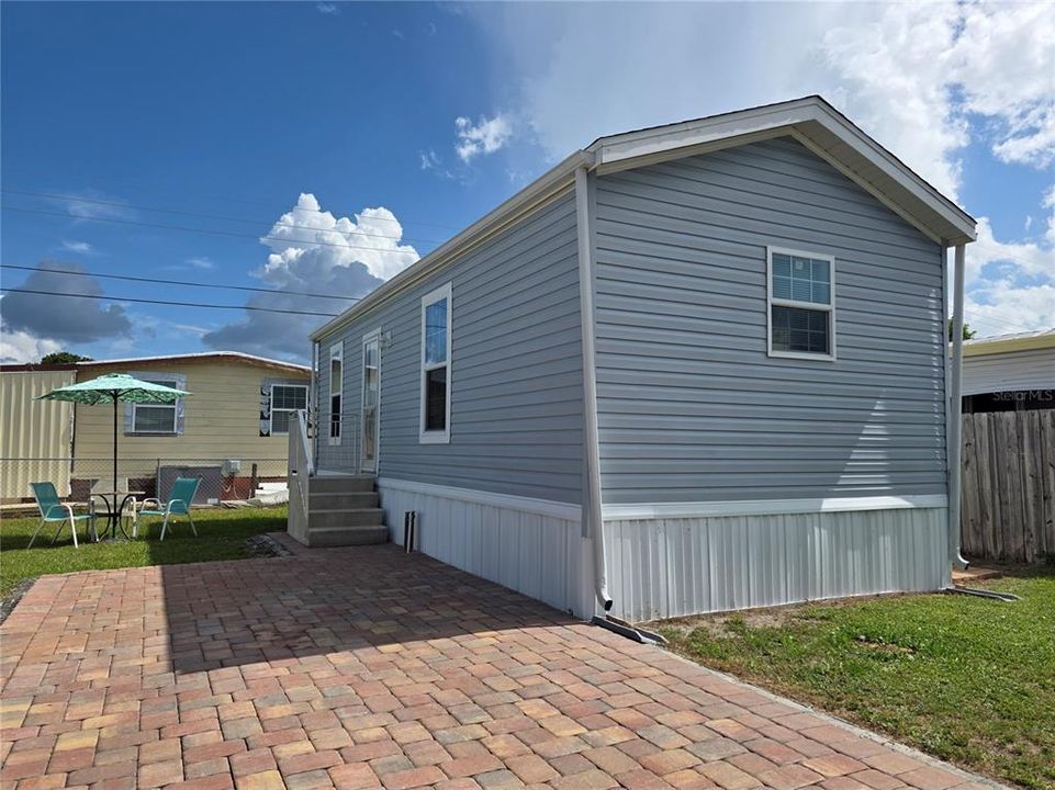 For Sale: $69,999 (1 beds, 1 baths, 427 Square Feet)