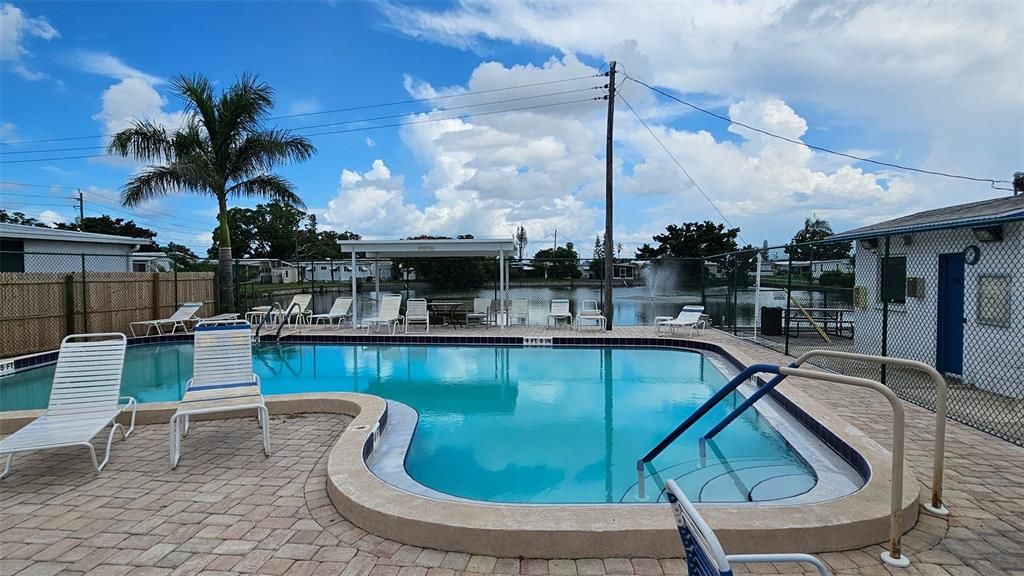 For Sale: $69,999 (1 beds, 1 baths, 427 Square Feet)