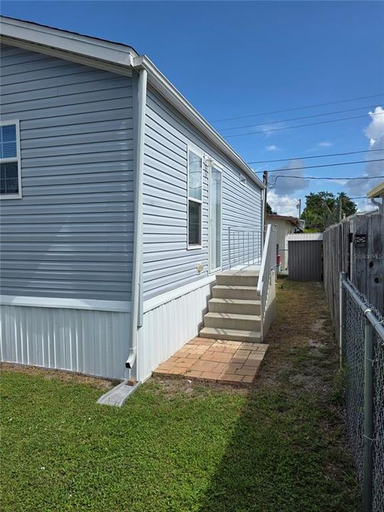 For Sale: $69,999 (1 beds, 1 baths, 427 Square Feet)