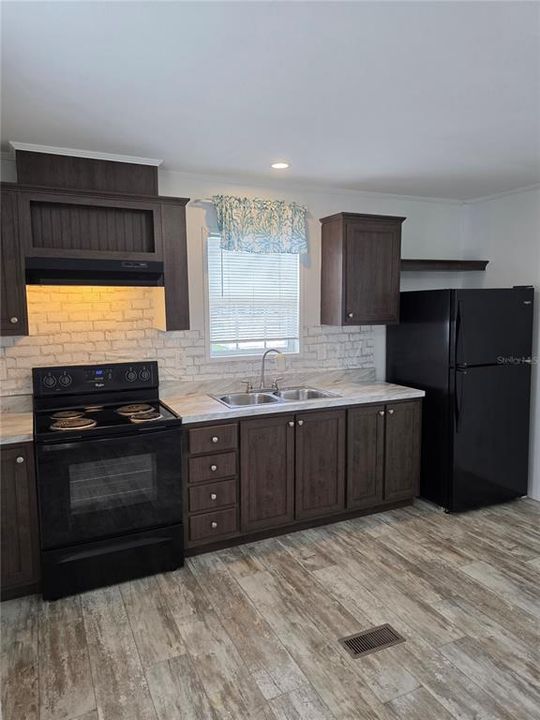 For Sale: $69,999 (1 beds, 1 baths, 427 Square Feet)