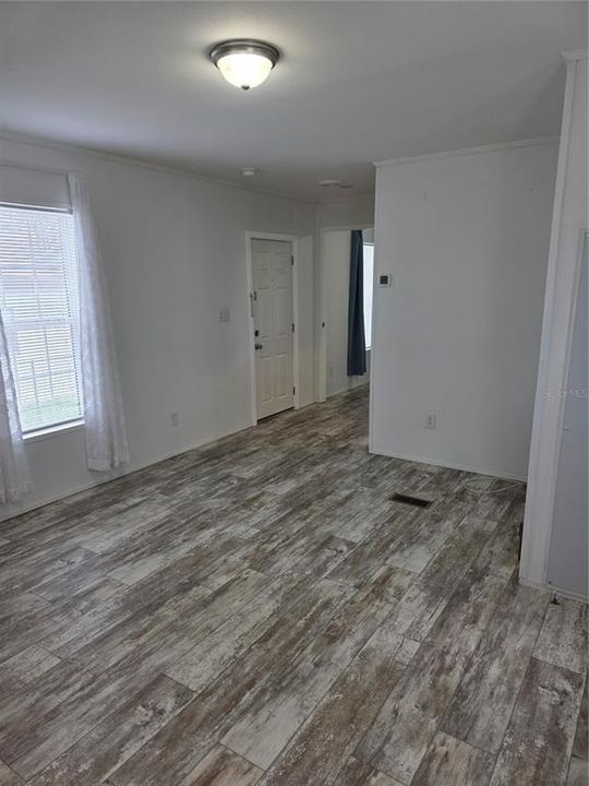 For Sale: $69,999 (1 beds, 1 baths, 427 Square Feet)