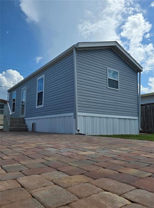 For Sale: $69,999 (1 beds, 1 baths, 427 Square Feet)