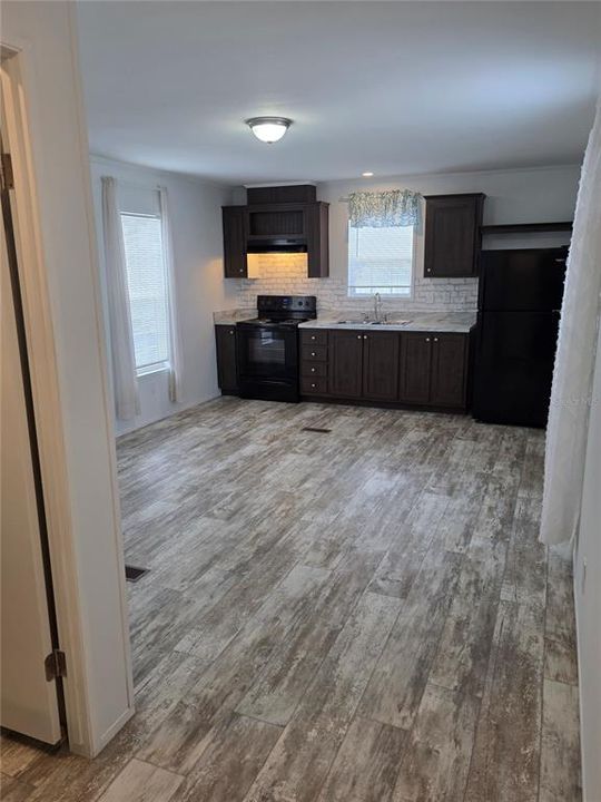 For Sale: $69,999 (1 beds, 1 baths, 427 Square Feet)