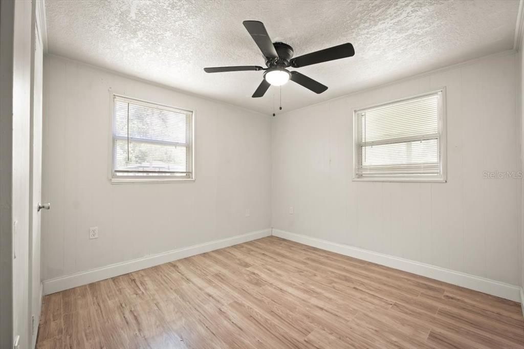 待售: $199,000 (4 贝兹, 2 浴室, 1700 平方英尺)