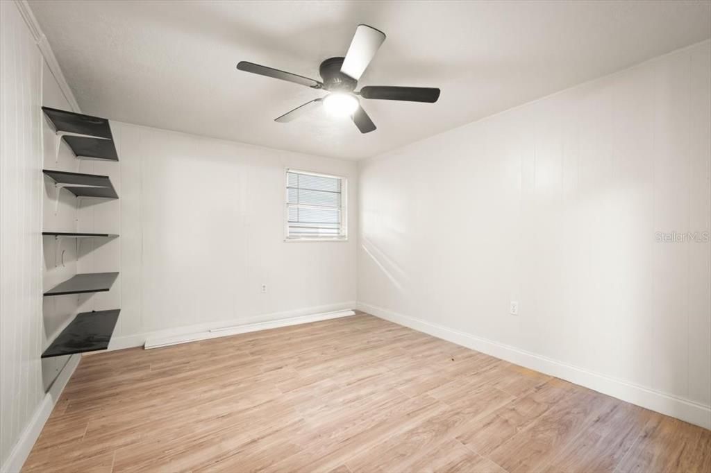 待售: $199,000 (4 贝兹, 2 浴室, 1700 平方英尺)