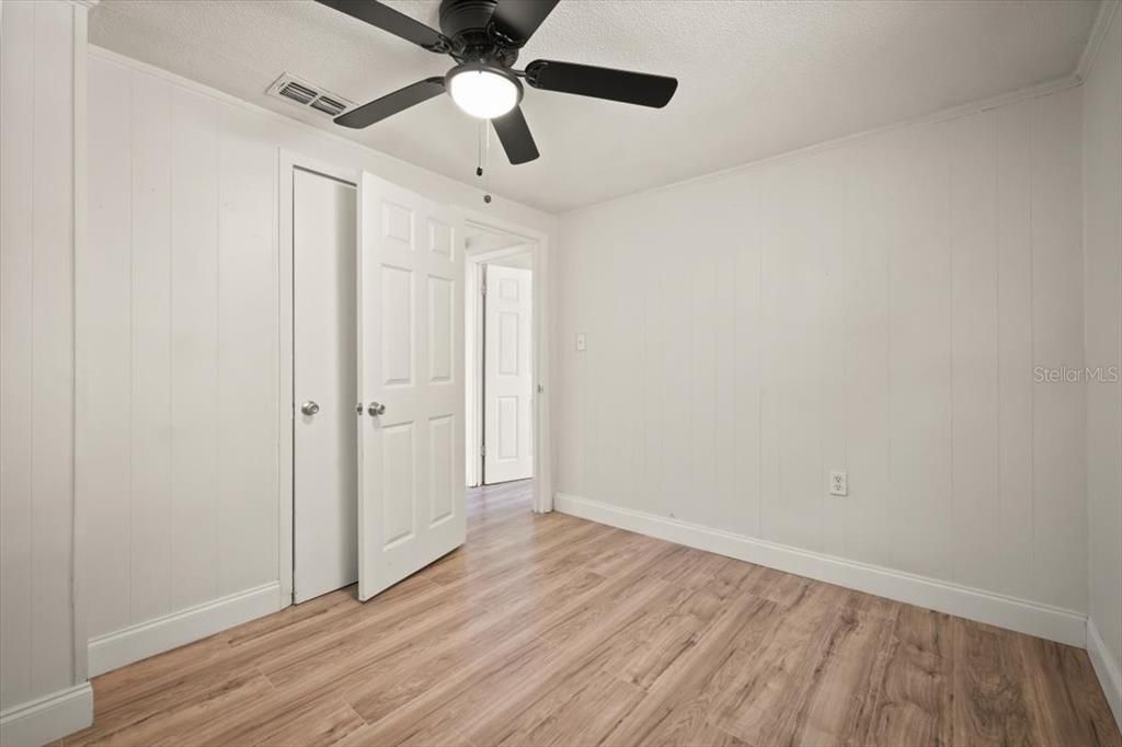 待售: $199,000 (4 贝兹, 2 浴室, 1700 平方英尺)