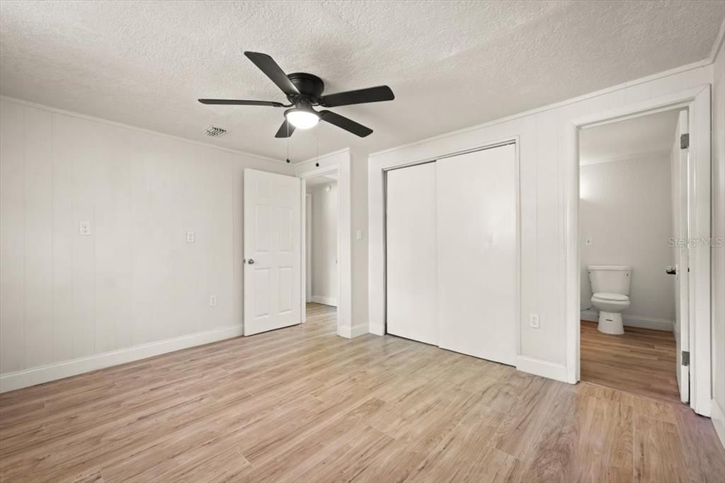 待售: $199,000 (4 贝兹, 2 浴室, 1700 平方英尺)